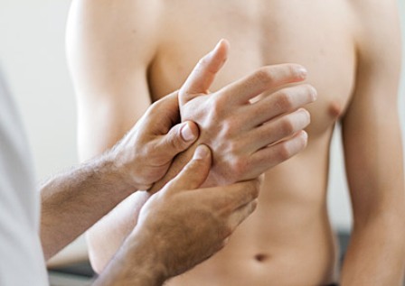 centro-fisioterapia-pamplona-mano