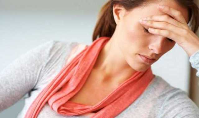 mulher-com-enxaqueca